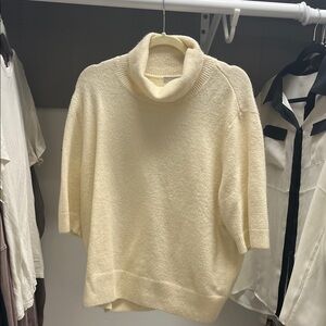 Cream turtleneck 1/2 sleeve sweater